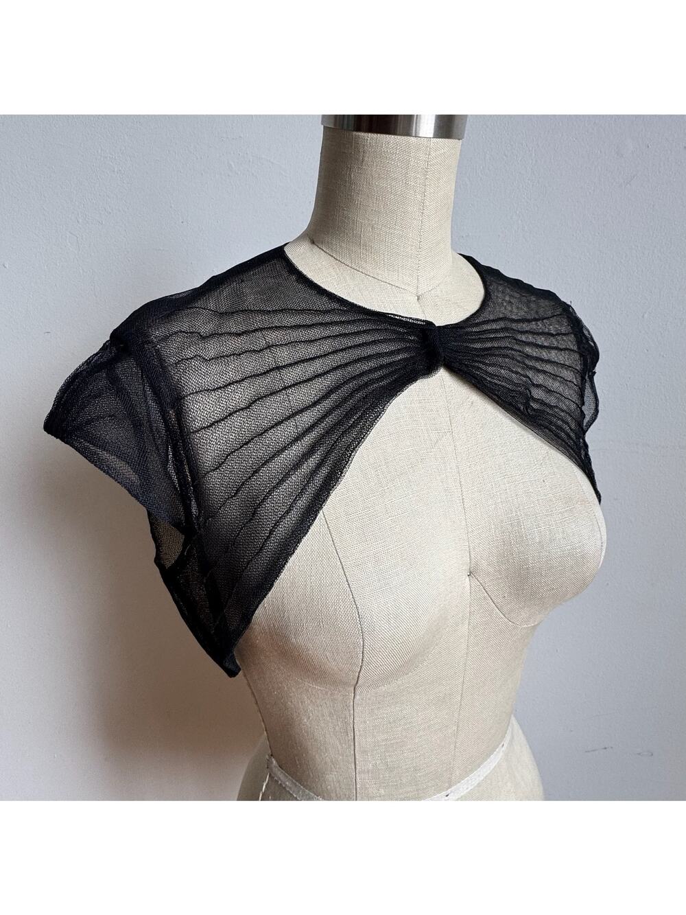 MONIQUE LHUILLIER Black Mesh Pleated Bolero